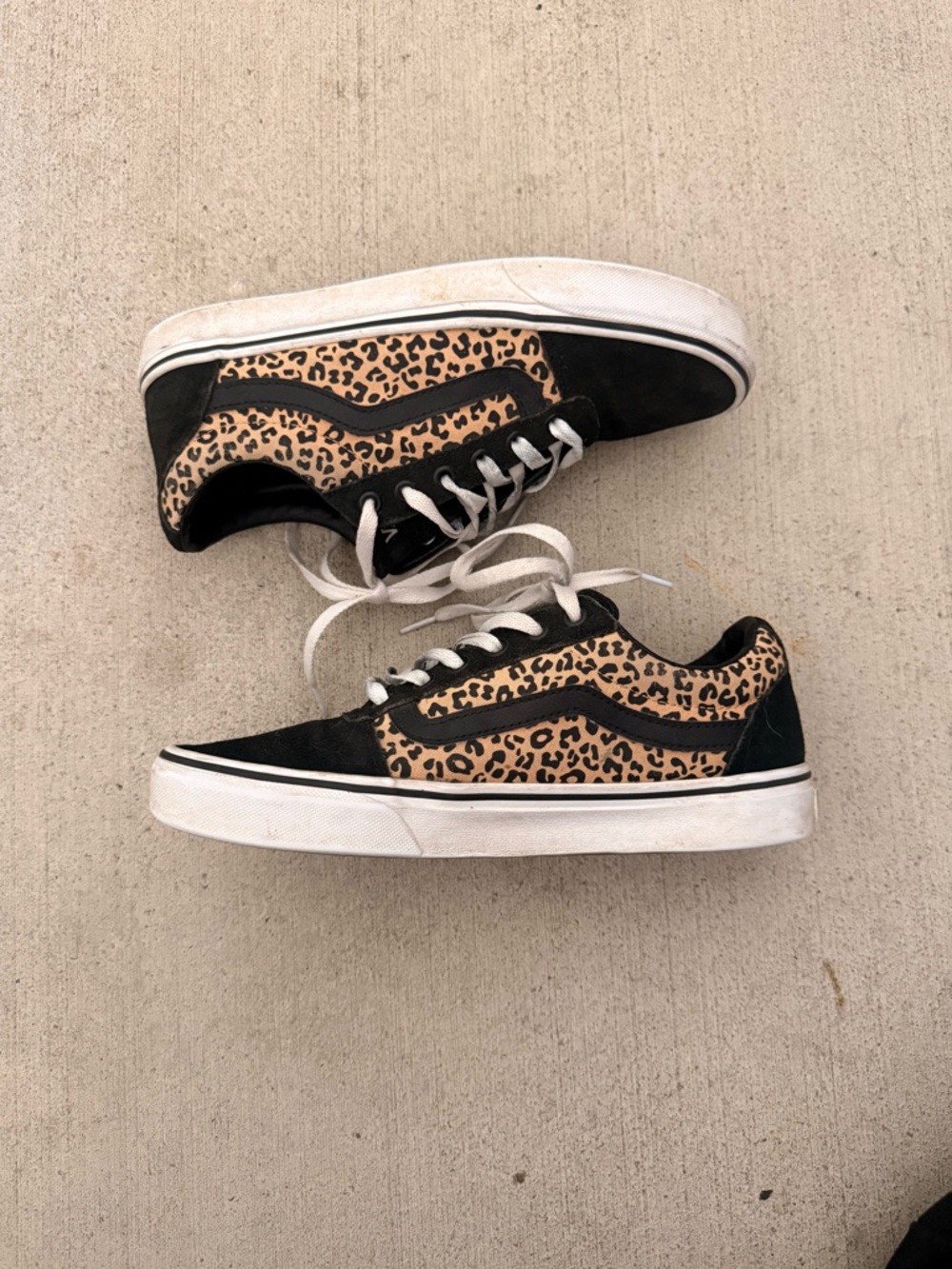Women’s Old Skool Vans 9.5